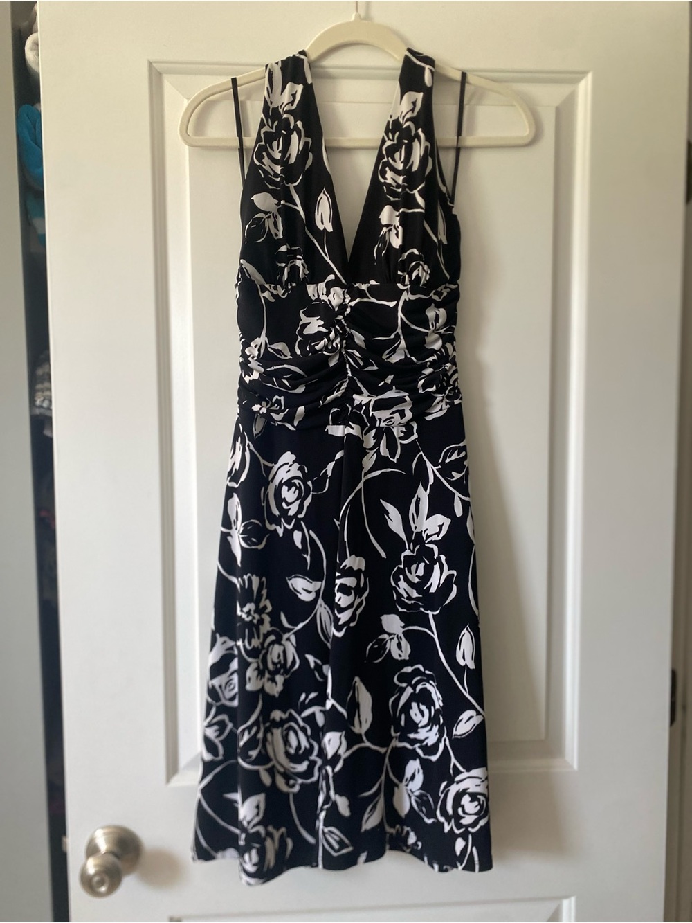 White House Black Market Black & White Floral Backless V-Neck Dress